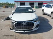 ✅ 2019 Audi Q3 S line Premium • VIN: WA1DECF32K1084030 • Lot: 42528662. Wystawiony na IAAI z przebiegiem 34 498 mil. Bezpłatny archiwum sprzedaży aukcyjnych z USA i szczegółowy raport historii pojazdu na DreamBid. Zdjęcie 12.