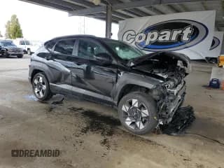 ✅ 2025 Hyundai Kona SEL • VIN: KM8HB3AB5SU231806 • Лот: 91295875. Опубликован ранее на Copart с пробегом 23 287 миль. Бесплатный доступ к архиву аукционных продаж из США и подробный отчёт об истории автомобиля на DreamBid. Изображение 4.