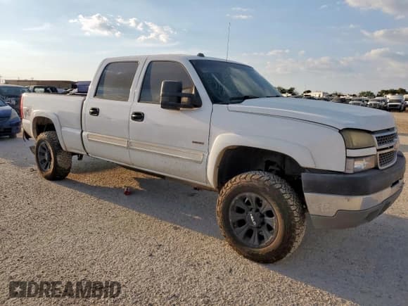 ✅ 2005 Chevrolet Silverado 2500HD LS • VIN: 1GCHK23275F936725 • Lot: 80801935. Listed on Copart with 253,563 mi. Free auction sales archive from the USA and detailed vehicle history report at DreamBid. Image 4.