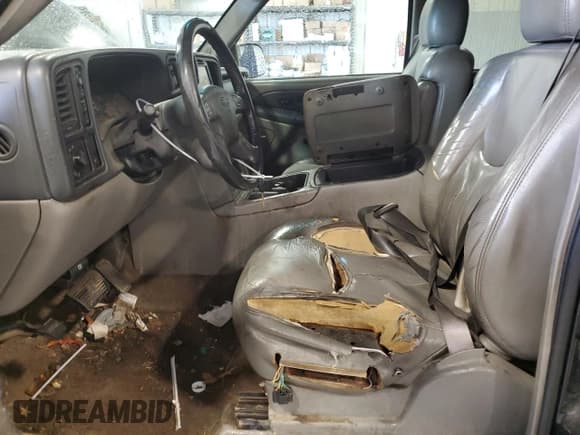 ✅ 2003 Chevrolet Suburban Z71 • VIN: 3GNFK16T23G306247 • Лот: 87797925. Опубликован ранее на Copart с пробегом Не указан. Бесплатный доступ к архиву аукционных продаж из США и подробный отчёт об истории автомобиля на DreamBid. Изображение 7.