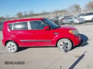 ✅ 2013 Kia Soul • VIN: KNDJT2A55D7571580 • Lot: 43604096. Wystawiony na IAAI z przebiegiem 115 855 mil. Bezpłatny archiwum sprzedaży aukcyjnych z USA i szczegółowy raport historii pojazdu na DreamBid. Zdjęcie 13.
