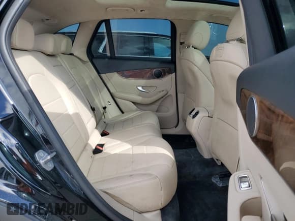 ✅ 2018 Mercedes-Benz GLC 300 • VIN: WDC0G4JB0JV047191 • Лот: 90079055. Опубликован ранее на Copart с пробегом 75 281 миль. Бесплатный доступ к архиву аукционных продаж из США и подробный отчёт об истории автомобиля на DreamBid. Изображение 11.