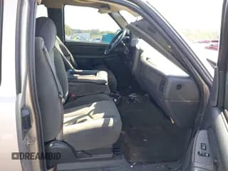 ✅ 2004 Chevrolet Silverado 1500 • VIN: 2GCEK19T441300993 • Lot: 43251806. Wystawiony na IAAI z przebiegiem 143 240 mil. Bezpłatny archiwum sprzedaży aukcyjnych z USA i szczegółowy raport historii pojazdu na DreamBid. Zdjęcie 5.