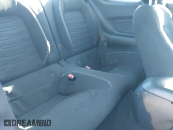 ✅ 2015 Ford Mustang EcoBoost • VIN: 1FA6P8THXF5402518 • Lot: 43643203. Wystawiony na IAAI z przebiegiem 178 114 mil. Bezpłatny archiwum sprzedaży aukcyjnych z USA i szczegółowy raport historii pojazdu na DreamBid. Zdjęcie 8.