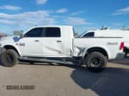 ✅ 2018 Ram 2500 Laramie • VIN: 3C6UR5NL5JG142811 • Lot: 43374033. Wystawiony na IAAI z przebiegiem 101 164 mil. Bezpłatny archiwum sprzedaży aukcyjnych z USA i szczegółowy raport historii pojazdu na DreamBid. Zdjęcie 14.