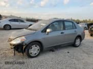✅ 2010 Nissan Versa S • VIN: 3N1BC1APXAL429669 • Lot: 82338425. Wystawiony na Copart z przebiegiem 124 865 mil. Bezpłatny archiwum sprzedaży aukcyjnych z USA i szczegółowy raport historii pojazdu na DreamBid. Zdjęcie 1.