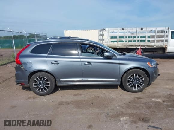 ✅ 2017 Volvo XC60 Inscription • VIN: YV440MRU9H2163998 • Lot: 42702958. Wystawiony na IAAI z przebiegiem 110 605 mil. Bezpłatny archiwum sprzedaży aukcyjnych z USA i szczegółowy raport historii pojazdu na DreamBid. Zdjęcie 13.