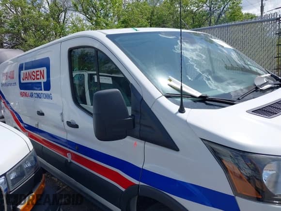 ✅ 2017 Ford Transit • VIN: 1FTYR1ZM1HKB13413 • Lot: 42117599. Wystawiony na IAAI z przebiegiem 114 620 mil. Bezpłatny archiwum sprzedaży aukcyjnych z USA i szczegółowy raport historii pojazdu na DreamBid. Zdjęcie 13.