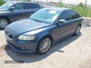 ✅ 2008 Volvo S40 R-Design • VIN: YV1MS672182390378 • Лот: 42740849. Опубликован ранее на IAAI с пробегом 166 018 миль. Бесплатный доступ к архиву аукционных продаж из США и подробный отчёт об истории автомобиля на DreamBid. Изображение 2.