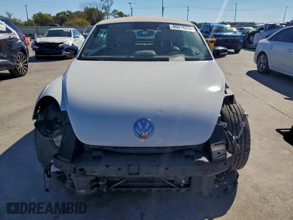 ✅ 2013 Volkswagen Beetle • VIN: 3VW8A7AT3DM805461 • Lot: 86818255. Wystawiony na Copart z przebiegiem 138 650 mil. Bezpłatny archiwum sprzedaży aukcyjnych z USA i szczegółowy raport historii pojazdu na DreamBid. Zdjęcie 5.