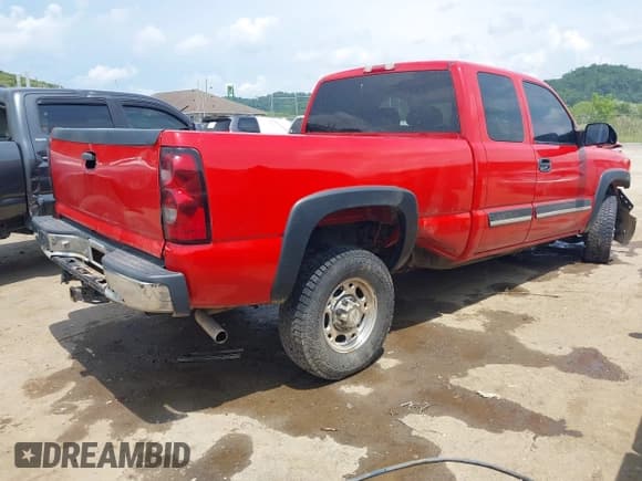 ✅ 2006 Chevrolet Silverado 2500HD Work Truck • VIN: 1GCHK29U96E100527 • Lot: 42870852. Wystawiony na IAAI z przebiegiem 169 391 mil. Bezpłatny archiwum sprzedaży aukcyjnych z USA i szczegółowy raport historii pojazdu na DreamBid. Zdjęcie 4.