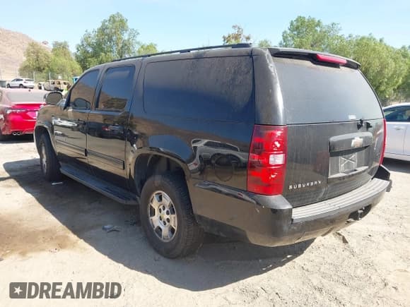 ✅ 2009 Chevrolet Suburban LS • VIN: 1GNFC16J09R300113 • Lot: 42827227. Listed on IAAI with 205,561 mi. Free auction sales archive from the USA and detailed vehicle history report at DreamBid. Image 3.