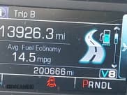 ✅ 2019 Chevrolet Suburban LT • VIN: 1GNSCHKC1KR307933 • Lot: 43463096. Wystawiony na IAAI z przebiegiem 200 666 mil. Bezpłatny archiwum sprzedaży aukcyjnych z USA i szczegółowy raport historii pojazdu na DreamBid. Zdjęcie 14.