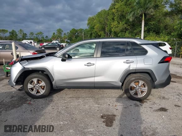 ✅ 2022 Toyota RAV4 Hybrid LE • VIN: JTMLWRFV4ND563278 • Lot: 43556159. Wystawiony na IAAI z przebiegiem 94 486 mil. Bezpłatny archiwum sprzedaży aukcyjnych z USA i szczegółowy raport historii pojazdu na DreamBid. Zdjęcie 14.