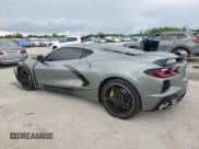 ✅ 2022 Chevrolet Corvette 1LT • VIN: 1G1YA2D48N5122021 • Lot: 62939875. Wystawiony na Copart z przebiegiem 21 331 mil. Bezpłatny archiwum sprzedaży aukcyjnych z USA i szczegółowy raport historii pojazdu na DreamBid. Zdjęcie 2.