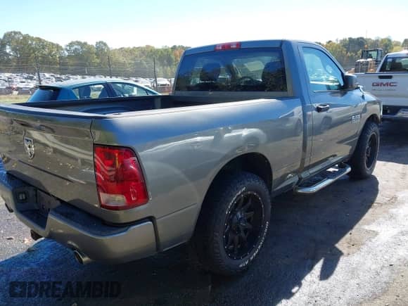 2013 Ram 1500 Express z VIN 3C6JR6ATXDG505915, wystawiony jako IAAI lot #43504506 z przebiegiem 171 665 mil mil oraz . Historia ofert i sprzedaży dostępna na DreamBid. Obrazek 4.