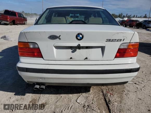 1998 BMW 3 Series 328i with VIN WBACD4322WAV64531, listed as a Copart auction lot 47091785 with 394,082 mi miles and Salvage title. Bid and sale history available at DreamBid. Image 6.