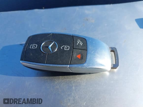 ✅ 2019 Mercedes-Benz C 300 • VIN: WDDWF8DB0KR504801 • Lot: 43247169. Listed on IAAI with 55,539 mi. Free auction sales archive from the USA and detailed vehicle history report at DreamBid. Image 11.