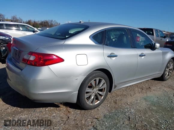 ✅ 2011 Infiniti M • VIN: JN1BY1AP0BM326771 • Lot: 43672711. Wystawiony na IAAI z przebiegiem 178 415 mil. Bezpłatny archiwum sprzedaży aukcyjnych z USA i szczegółowy raport historii pojazdu na DreamBid. Zdjęcie 13.