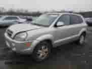 2008 Hyundai Tucson SE z VIN KM8JN12D48U864996, wystawiony jako Copart lot #82535284 z przebiegiem 137 391 mil mil oraz Szkoda całkowita • Salvage title. Historia ofert i sprzedaży dostępna na DreamBid. Obrazek 1.