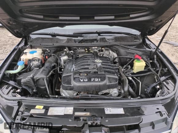 ✅ 2013 Volkswagen Touareg Exec • VIN: WVGEF9BP3DD001656 • Lot: 49436605. Listed on Copart with 186,277 mi. Free auction sales archive from the USA and detailed vehicle history report at DreamBid. Image 11.