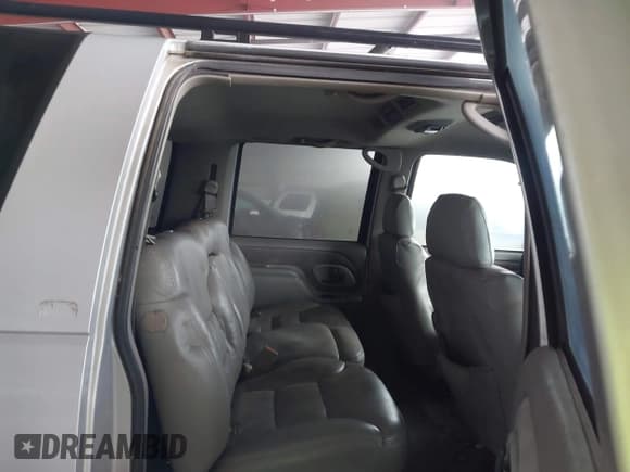 ✅ 1997 Chevrolet Suburban • VIN: 3GNFK16R3VG162229 • Lot: 43293512. Wystawiony na IAAI z przebiegiem 308 079 mil. Bezpłatny archiwum sprzedaży aukcyjnych z USA i szczegółowy raport historii pojazdu na DreamBid. Zdjęcie 8.