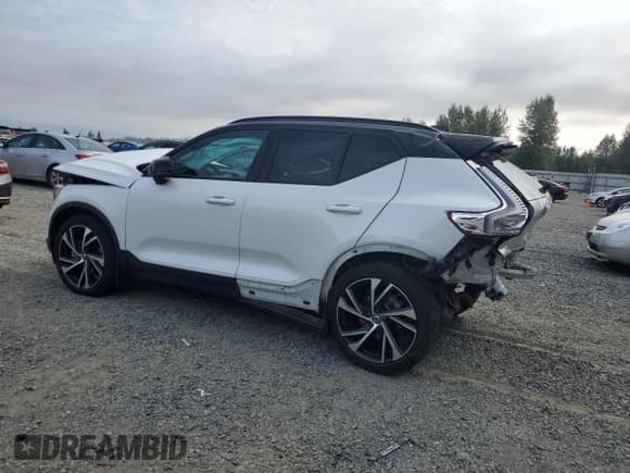 ✅ 2022 Volvo XC40 R-Design • VIN: YV4162UM1N2735414 • Лот: 71566585. Опубликован ранее на Copart с пробегом Не указан. Бесплатный доступ к архиву аукционных продаж из США и подробный отчёт об истории автомобиля на DreamBid. Изображение 2.