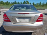 ✅ 2004 Mercedes-Benz C 240 • VIN: WDBRF81J54F456928 • Lot: 43049868. Wystawiony na IAAI z przebiegiem 108 872 mil. Bezpłatny archiwum sprzedaży aukcyjnych z USA i szczegółowy raport historii pojazdu na DreamBid. Zdjęcie 16.