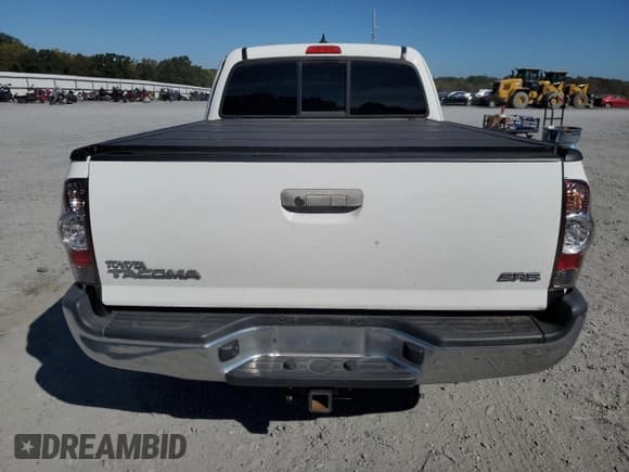 ✅ 2015 Toyota Tacoma • VIN: 5TFTX4CN8FX050524 • Lot: 82629175. Listed on Copart with 112,379 mi. Free auction sales archive from the USA and detailed vehicle history report at DreamBid. Image 6.