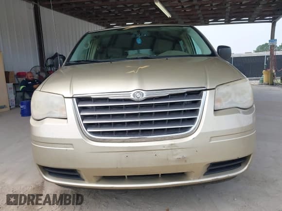 ✅ 2010 Chrysler Town & Country LX • VIN: 2A4RR2D16AR436882 • Lot: 42682028. Wystawiony na IAAI z przebiegiem 102 509 mil. Bezpłatny archiwum sprzedaży aukcyjnych z USA i szczegółowy raport historii pojazdu na DreamBid. Zdjęcie 6.
