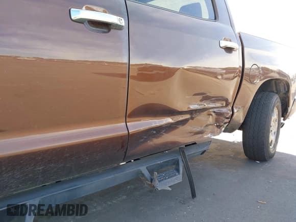 ✅ 2016 Toyota Tundra 1794 Edition • VIN: 5TFAW5F13GX552030 • Lot: 43642714. Wystawiony na IAAI z przebiegiem 167 393 mil. Bezpłatny archiwum sprzedaży aukcyjnych z USA i szczegółowy raport historii pojazdu na DreamBid. Zdjęcie 6.