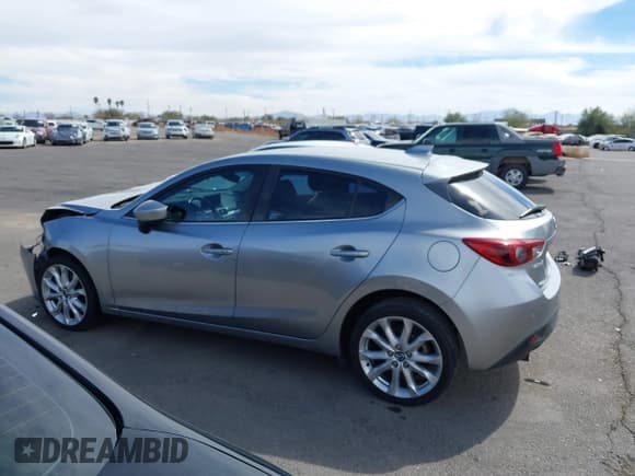 ✅ 2015 Mazda 3 S Grand Touring • VIN: JM1BM1M38F1256560 • Lot: 41655332. Wystawiony na IAAI z przebiegiem 121 179 mil. Bezpłatny archiwum sprzedaży aukcyjnych z USA i szczegółowy raport historii pojazdu na DreamBid. Zdjęcie 15.