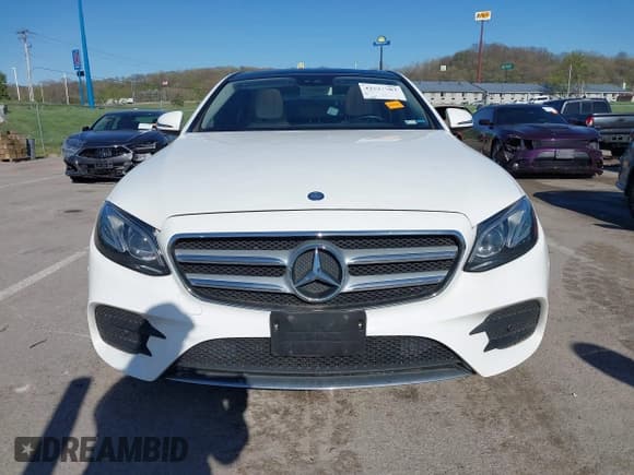 ✅ 2017 Mercedes-Benz E 300 Luxury • VIN: WDDZF4KB7HA123723 • Lot: 42023983. Wystawiony na IAAI z przebiegiem 84 531 mil. Bezpłatny archiwum sprzedaży aukcyjnych z USA i szczegółowy raport historii pojazdu na DreamBid. Zdjęcie 12.