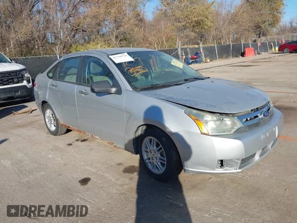 ✅ 2011 Ford Focus SE • VIN: 1FAHP3FN2BW200838 • Lot: 43716734. Wystawiony na IAAI z przebiegiem 236 150 mil. Bezpłatny archiwum sprzedaży aukcyjnych z USA i szczegółowy raport historii pojazdu na DreamBid. Zdjęcie 1.