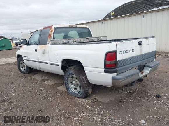 ✅ 1998 Dodge 1500 • VIN: 3B7HC12YXWM244960 • Lot: 43754203. Wystawiony na IAAI z przebiegiem 102 061 mil. Bezpłatny archiwum sprzedaży aukcyjnych z USA i szczegółowy raport historii pojazdu na DreamBid. Zdjęcie 3.