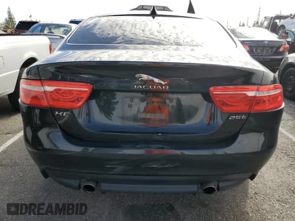 ✅ 2017 Jaguar XE 25t • VIN: SAJAR4BG0HA966531 • Lot: 39921093. Wystawiony na Copart z przebiegiem 86 117 mil. Bezpłatny archiwum sprzedaży aukcyjnych z USA i szczegółowy raport historii pojazdu na DreamBid. Zdjęcie 6.