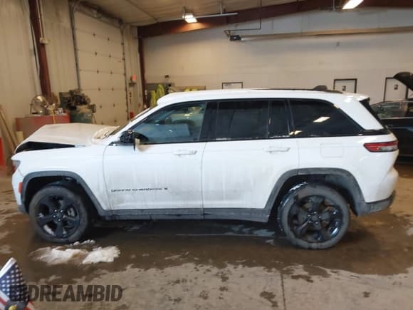 ✅ 2024 Jeep Grand Cherokee Laredo • VIN: 1C4RJHAG8RC699548 • Lot: 41323630. Listed on IAAI with 21,292 mi. Free auction sales archive from the USA and detailed vehicle history report at DreamBid. Image 14.