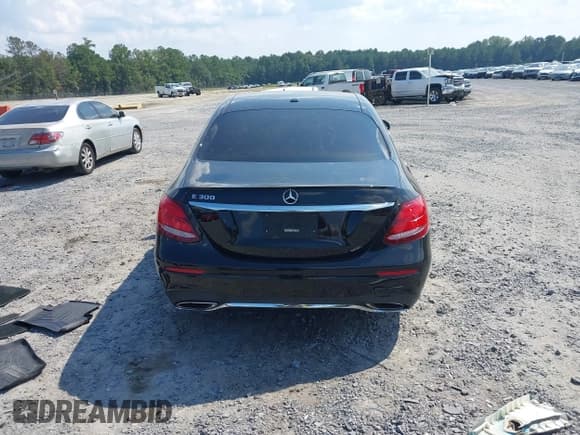 ✅ 2017 Mercedes-Benz E 300 Luxury • VIN: WDDZF4JB4HA032748 • Lot: 43258625. Wystawiony na IAAI z przebiegiem 122 012 mil. Bezpłatny archiwum sprzedaży aukcyjnych z USA i szczegółowy raport historii pojazdu na DreamBid. Zdjęcie 17.