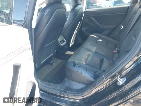 ✅ 2021 Tesla Model 3 Standard Range Plus • VIN: 5YJ3E1EA2MF907099 • Lot: 43425780. Wystawiony na IAAI z przebiegiem 57 770 mil. Bezpłatny archiwum sprzedaży aukcyjnych z USA i szczegółowy raport historii pojazdu na DreamBid. Zdjęcie 8.