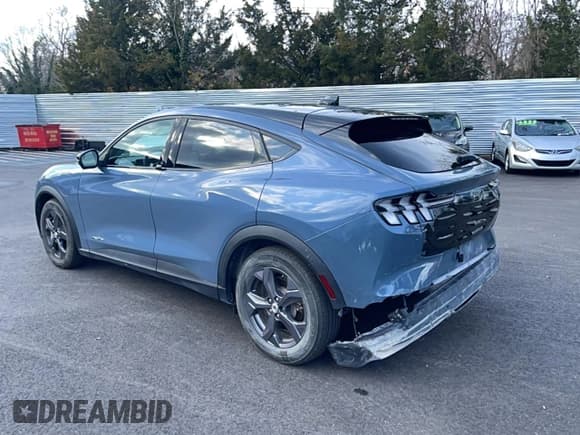 ✅ 2023 Ford Mustang Mach-E Select • VIN: 3FMTK1SS8PMA17479 • Lot: 94129875. Wystawiony na Copart z przebiegiem 11 449 mil. Bezpłatny archiwum sprzedaży aukcyjnych z USA i szczegółowy raport historii pojazdu na DreamBid. Zdjęcie 3.