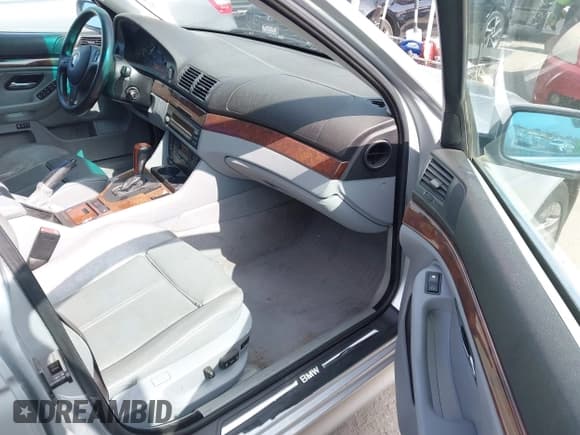 ✅ 2003 BMW 5 Series 525i • VIN: WBADT43413G032463 • Lot: 42574016. Wystawiony na IAAI z przebiegiem 185 581 mil. Bezpłatny archiwum sprzedaży aukcyjnych z USA i szczegółowy raport historii pojazdu na DreamBid. Zdjęcie 5.