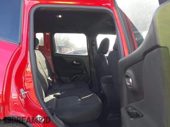 ✅ 2021 Jeep Renegade Latitude • VIN: ZACNJDBB4MPM33455 • Lot: 43762022. Wystawiony na IAAI z przebiegiem 42 868 mil. Bezpłatny archiwum sprzedaży aukcyjnych z USA i szczegółowy raport historii pojazdu na DreamBid. Zdjęcie 8.
