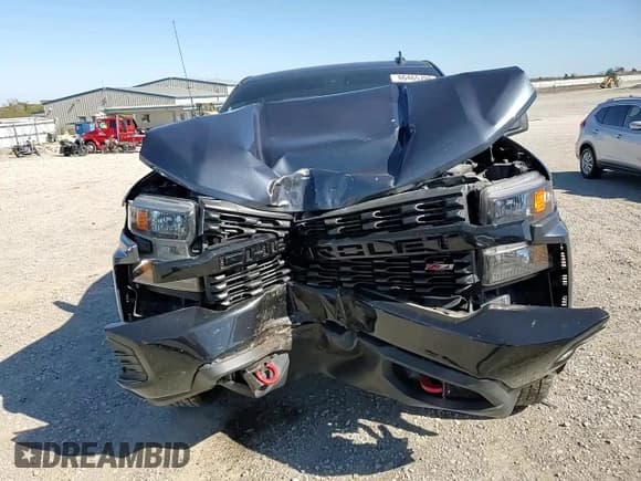 ✅ 2021 Chevrolet Silverado 1500 Custom Trail Boss • VIN: 1GCPYCEF8MZ295033 • Lot: 86465795. Wystawiony na Copart z przebiegiem 84 299 mil. Bezpłatny archiwum sprzedaży aukcyjnych z USA i szczegółowy raport historii pojazdu na DreamBid. Zdjęcie 13.