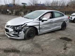 2016 Chevrolet Cruze LS z VIN 1G1BC5SM2G7252565, wystawiony jako Copart lot #73061662 z przebiegiem 67 661 mil mil oraz . Historia ofert i sprzedaży dostępna na DreamBid. Obrazek 1.