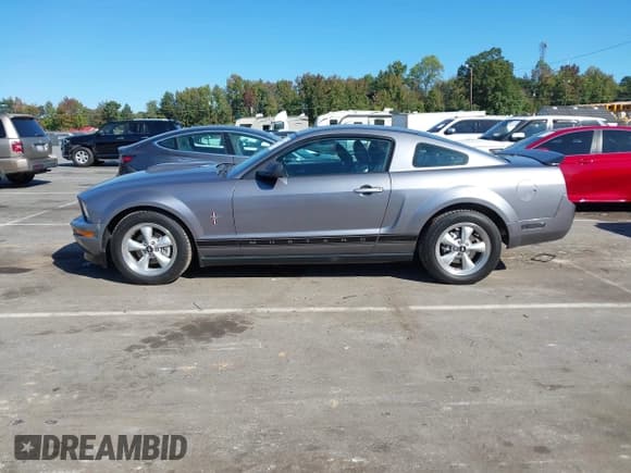 ✅ 2007 Ford Mustang Deluxe • VIN: 1ZVFT80N075279472 • Lot: 43406077. Listed on IAAI with 121,202 mi. Free auction sales archive from the USA and detailed vehicle history report at DreamBid. Image 15.