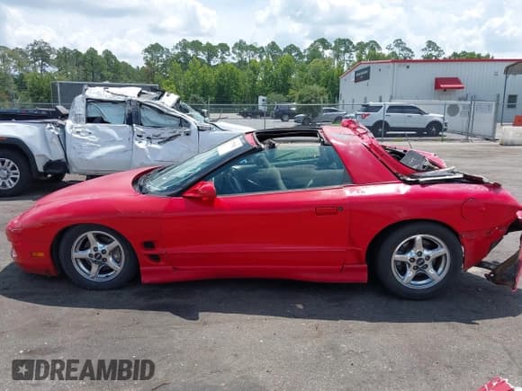 ✅ 2002 Pontiac Firebird Firebird • VIN: 2G2FS22K222167237 • Lot: 42787932. Wystawiony na IAAI z przebiegiem Nie podano. Bezpłatny archiwum sprzedaży aukcyjnych z USA i szczegółowy raport historii pojazdu na DreamBid. Zdjęcie 13.