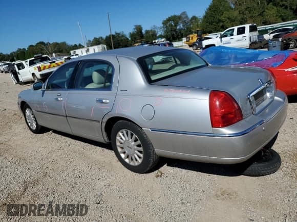 ✅ 2004 Lincoln Town Car Signature • VIN: 1LNHM81W54Y632830 • Лот: 87226195. Опубликован ранее на Copart с пробегом 145 095 миль. Бесплатный доступ к архиву аукционных продаж из США и подробный отчёт об истории автомобиля на DreamBid. Изображение 2.