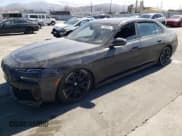 ✅ 2023 BMW 7 Series 740i • VIN: WBA23EH02PCM76130 • Лот: 71762954. Опубликован ранее на Copart с пробегом 17 707 миль. Бесплатный доступ к архиву аукционных продаж из США и подробный отчёт об истории автомобиля на DreamBid. Изображение 1.