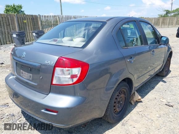 ✅ 2009 Suzuki SX4 FWD • VIN: JS2YC412696200124 • Lot: 42610404. Wystawiony na IAAI z przebiegiem 176 935 mil. Bezpłatny archiwum sprzedaży aukcyjnych z USA i szczegółowy raport historii pojazdu na DreamBid. Zdjęcie 4.