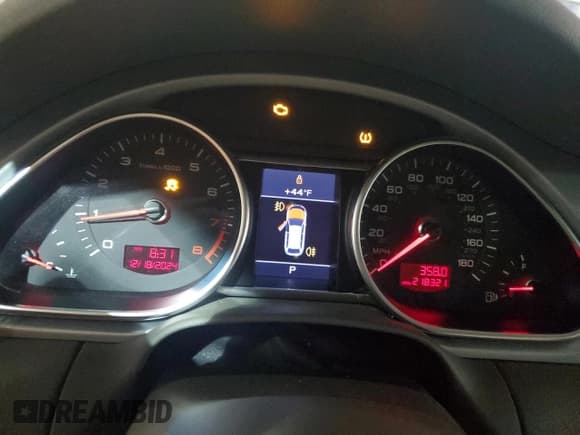 ✅ 2010 Audi Q7 Premium Plus • VIN: WA1LYAFE5AD007013 • Lot: 82365914. Listed on Copart with 218,321 mi. Free auction sales archive from the USA and detailed vehicle history report at DreamBid. Image 9.